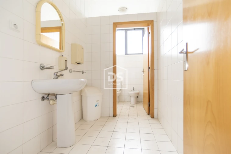 Armazém para Venda em Penafiel Foto 17