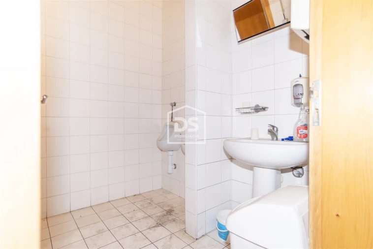 Armazém para Venda em Penafiel Foto 24