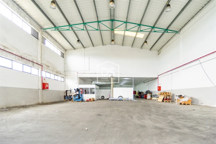 Armazém para Venda em Penafiel Foto 32