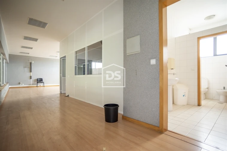 Armazém para Venda em Penafiel Foto 15