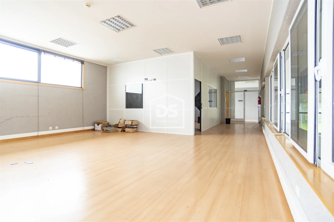 Armazém para Venda em Penafiel Foto 21