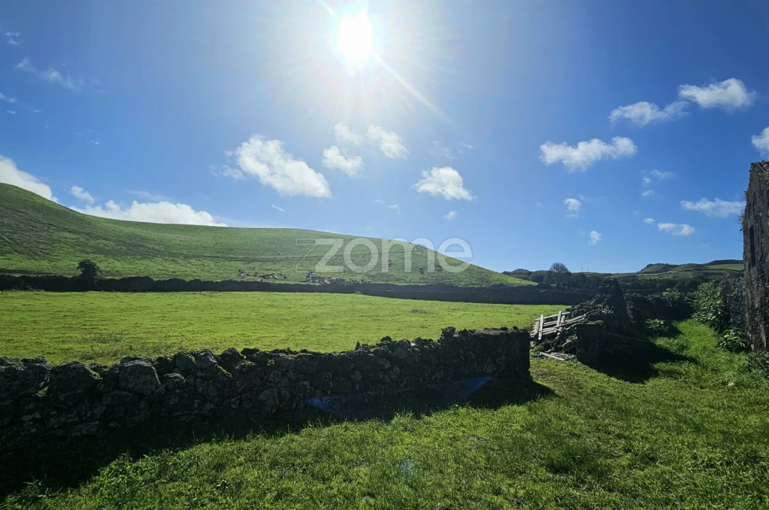 Terreno para Venda em Rabo de Peixe Foto 4
