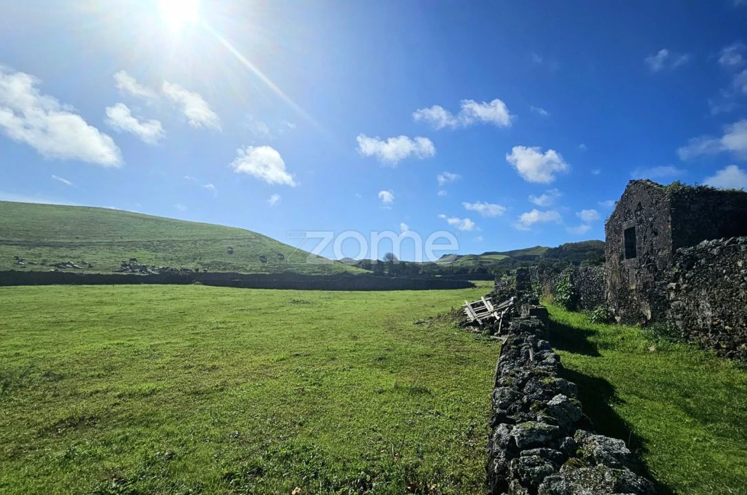 Terreno para Venda em Rabo de Peixe Foto 5
