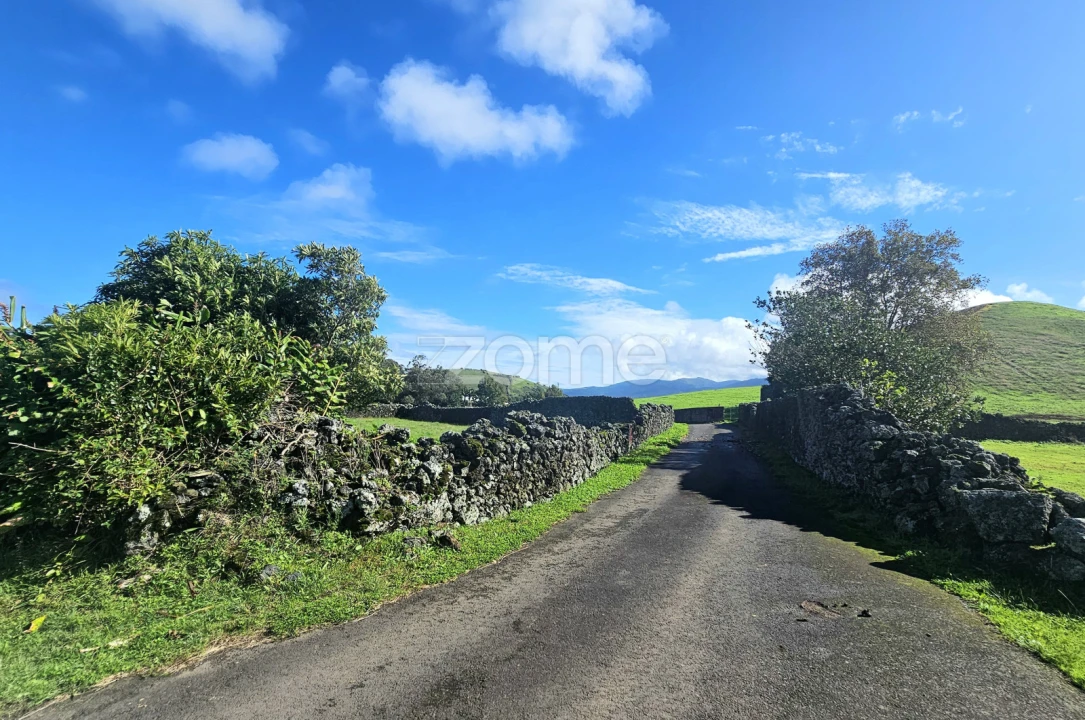 Terreno para Venda em Rabo de Peixe Foto 6