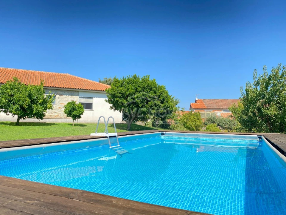 Moradia T4 para Venda em Vilarandelo Foto 4