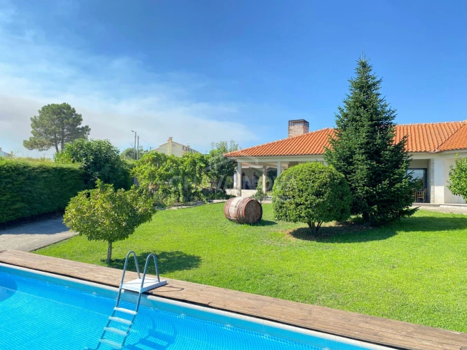 Moradia T4 para Venda em Vilarandelo Foto 24