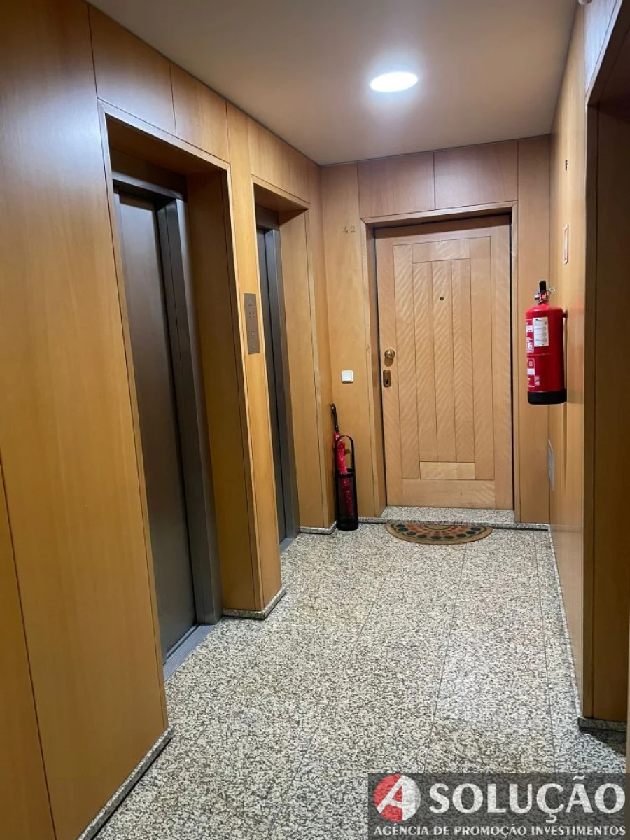 Apartamento T3 para Venda em Mafamude e Vilar do Paraíso Foto 31