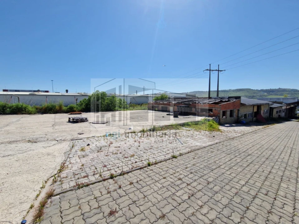 Loja para Venda em Santo Antão e São Julião do Tojal Foto 26