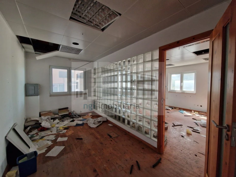 Loja para Venda em Santo Antão e São Julião do Tojal Foto 31