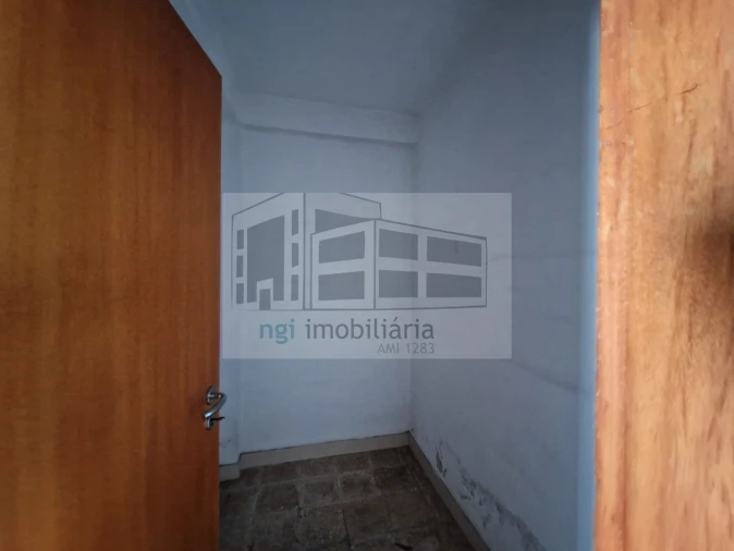 Loja para Venda em Santo Antão e São Julião do Tojal Foto 43