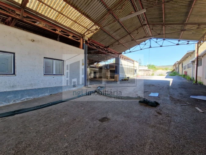 Loja para Venda em Santo Antão e São Julião do Tojal Foto 1