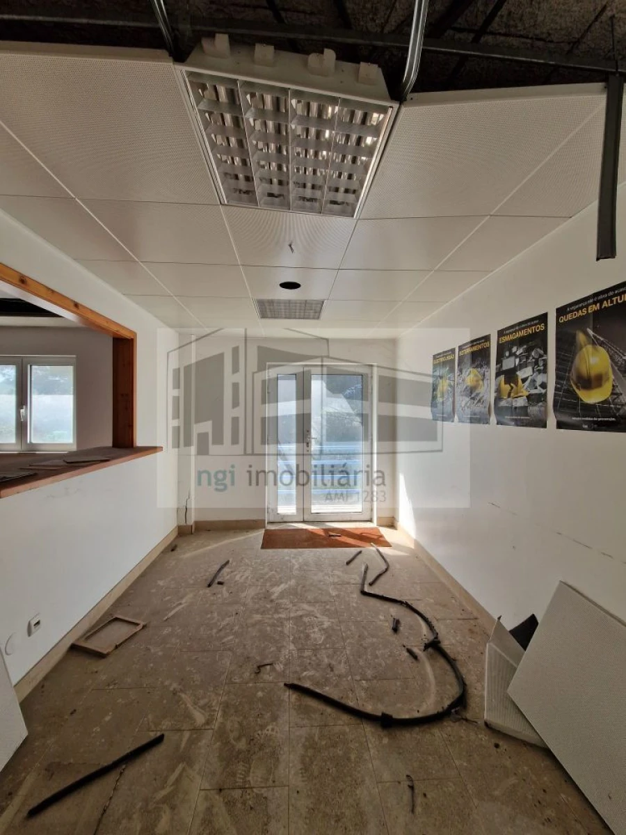 Loja para Venda em Santo Antão e São Julião do Tojal Foto 28