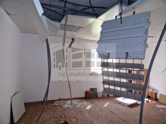 Loja para Venda em Santo Antão e São Julião do Tojal Foto 16