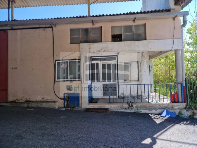 Loja para Venda em Santo Antão e São Julião do Tojal Foto 35