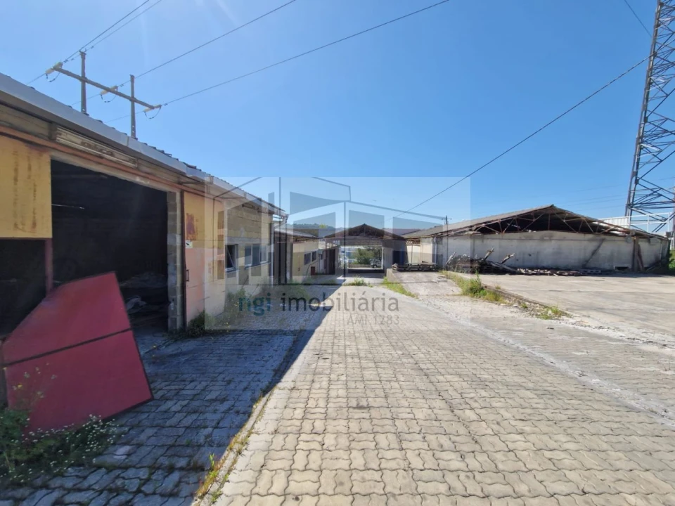 Loja para Venda em Santo Antão e São Julião do Tojal Foto 13