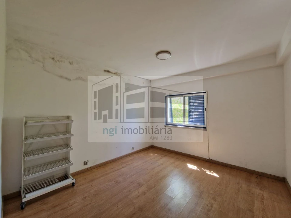 Loja para Venda em Santo Antão e São Julião do Tojal Foto 47