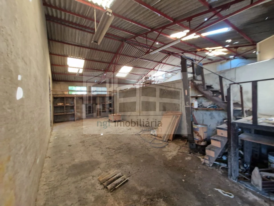 Loja para Venda em Santo Antão e São Julião do Tojal Foto 7