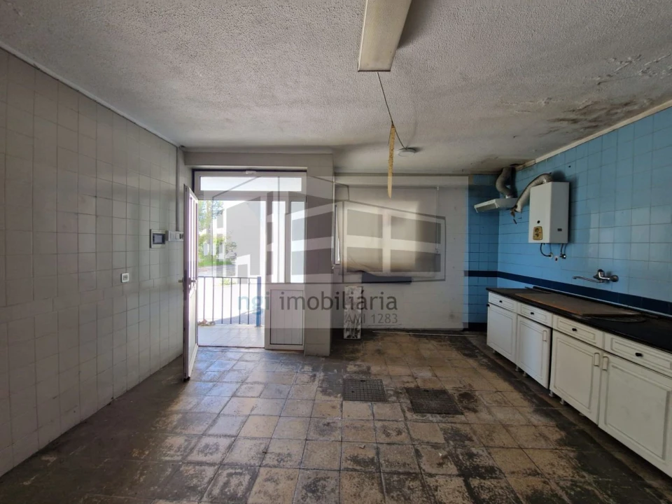 Loja para Venda em Santo Antão e São Julião do Tojal Foto 45