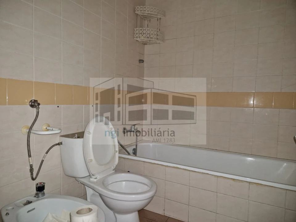 Loja para Venda em Santo Antão e São Julião do Tojal Foto 44