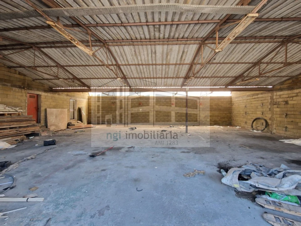 Loja para Venda em Santo Antão e São Julião do Tojal Foto 2