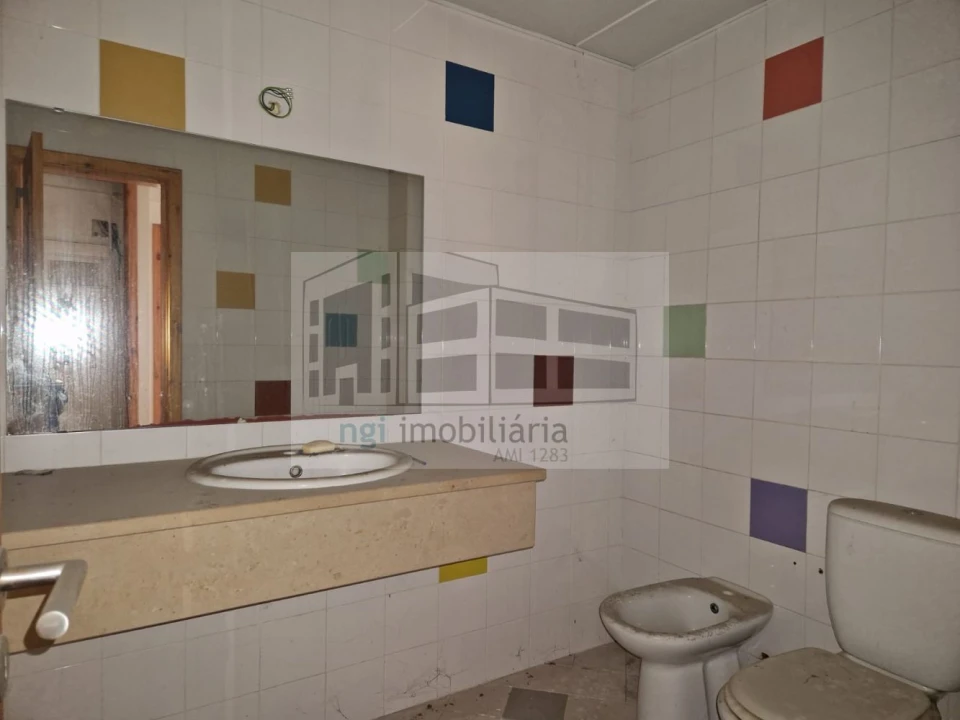 Loja para Venda em Santo Antão e São Julião do Tojal Foto 29