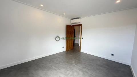 Moradia T7 para Venda em Quarteira