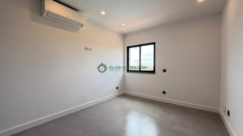 Moradia T7 para Venda em Quarteira