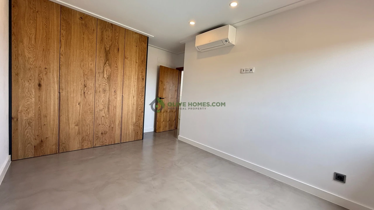 Moradia T7 para Venda em Quarteira Foto 46
