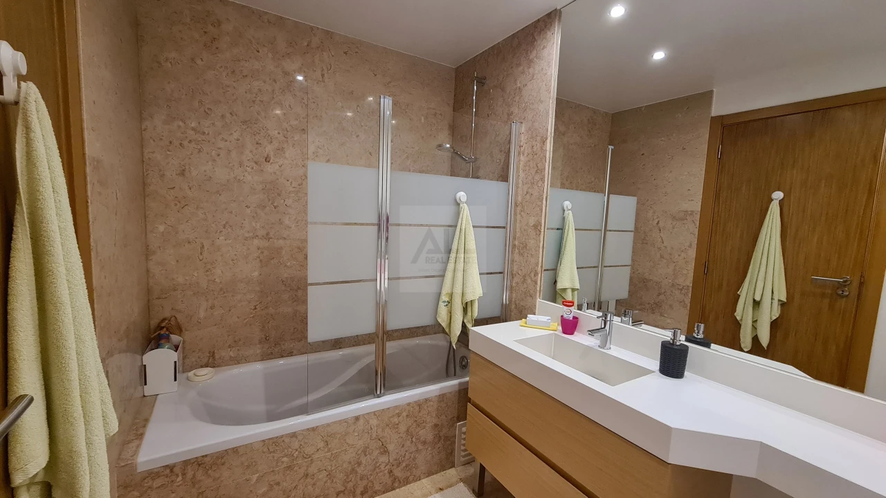 Apartamento T4 para Venda em Portimão Foto 34