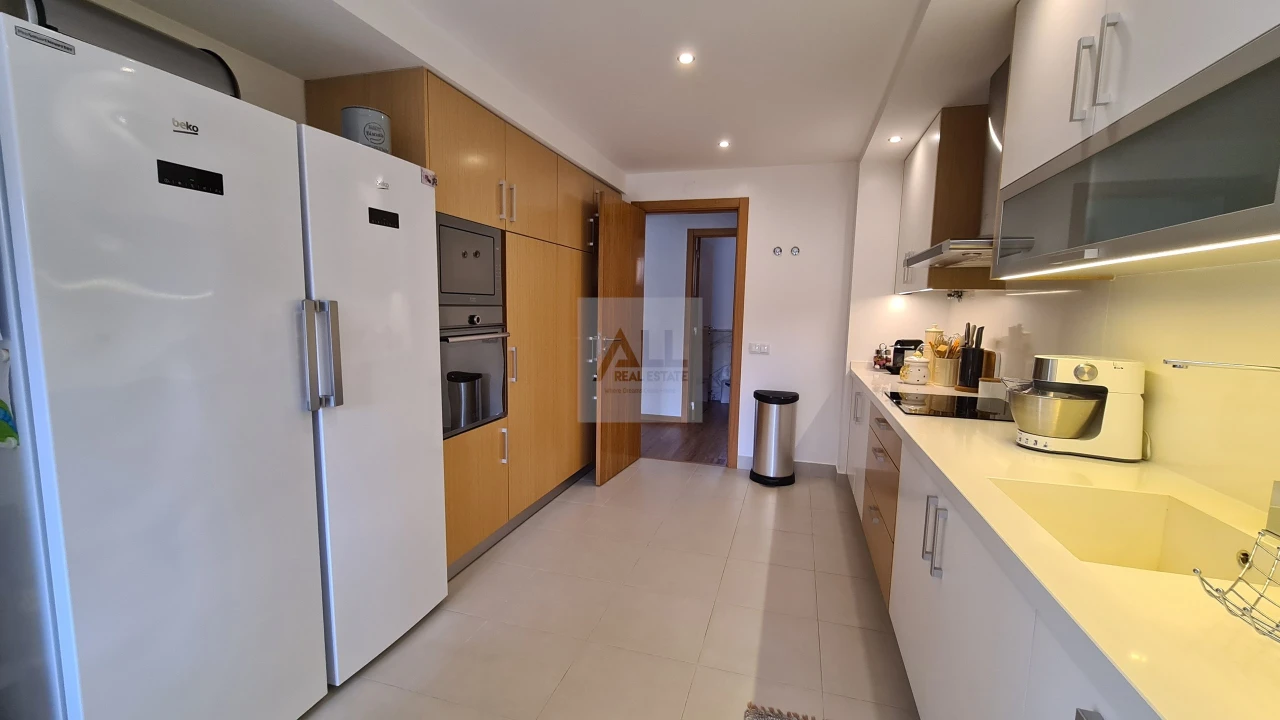 Apartamento T4 para Venda em Portimão Foto 16
