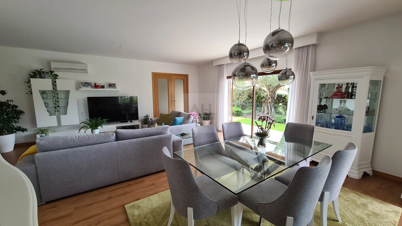 Apartamento T4 para Venda em Portimão Foto 5