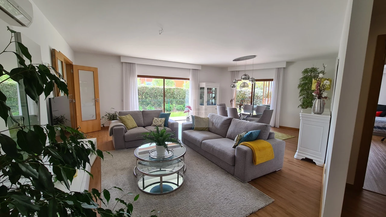 Apartamento T4 para Venda em Portimão Foto 3