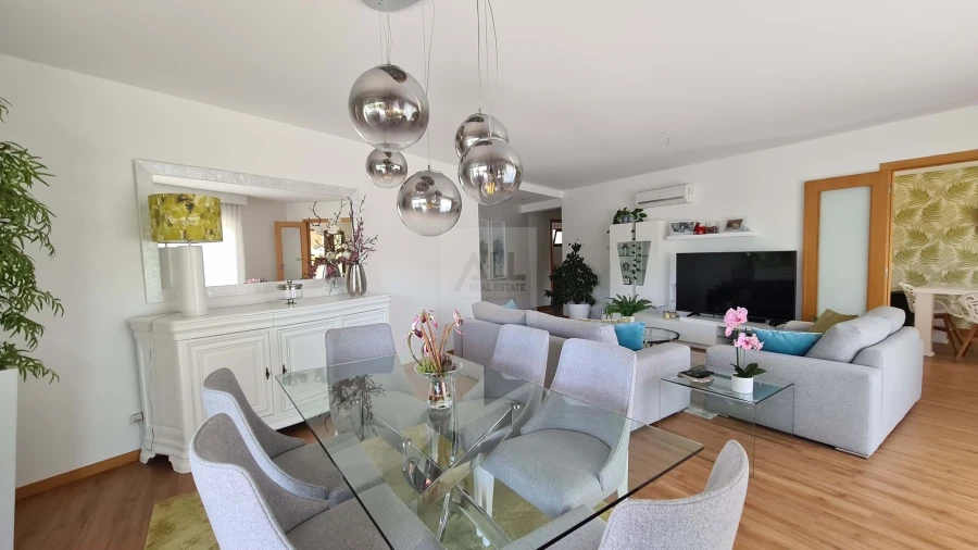 Apartamento T4 para Venda em Portimão Foto 13