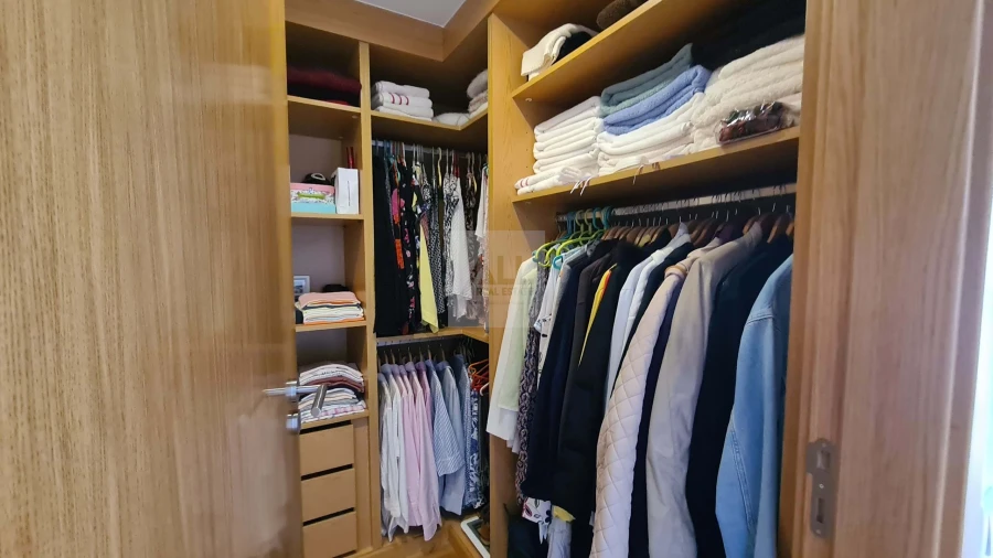 Apartamento T4 para Venda em Portimão Foto 24