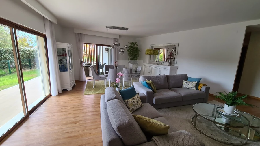 Apartamento T4 para Venda em Portimão Foto 6