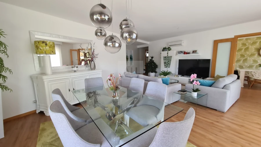 Apartamento T4 para Venda em Portimão Foto 10