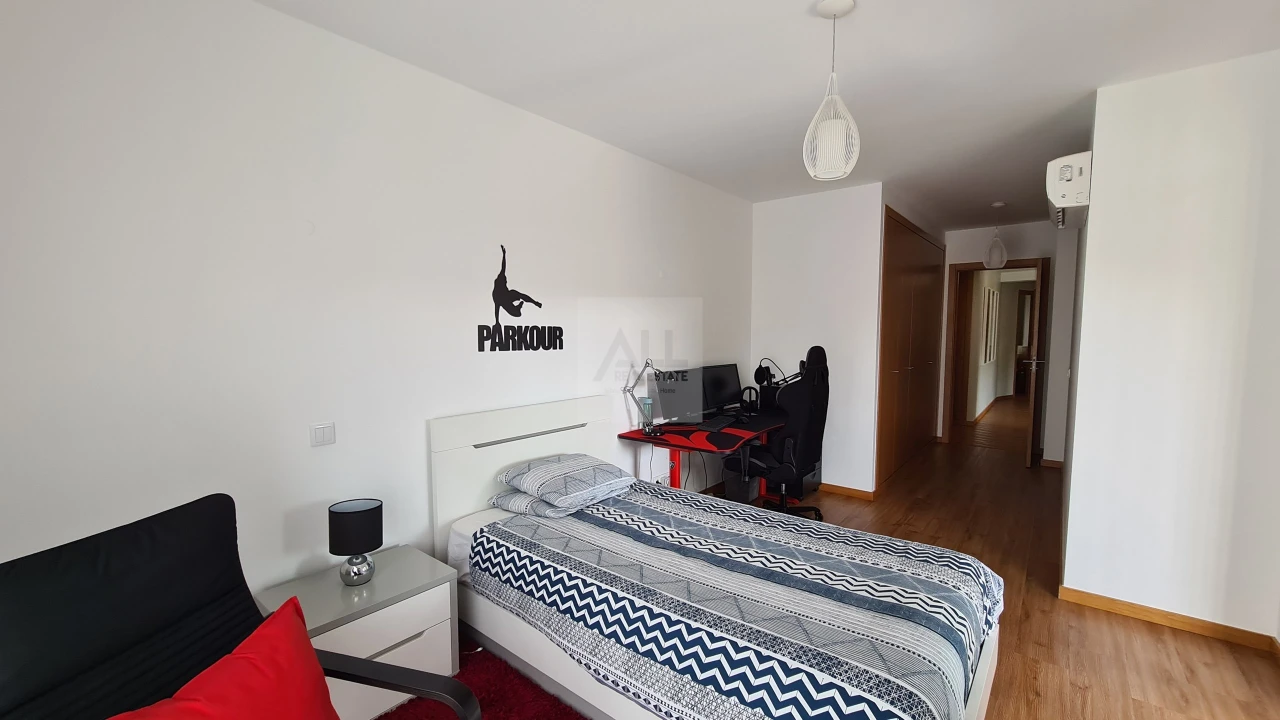 Apartamento T4 para Venda em Portimão Foto 28