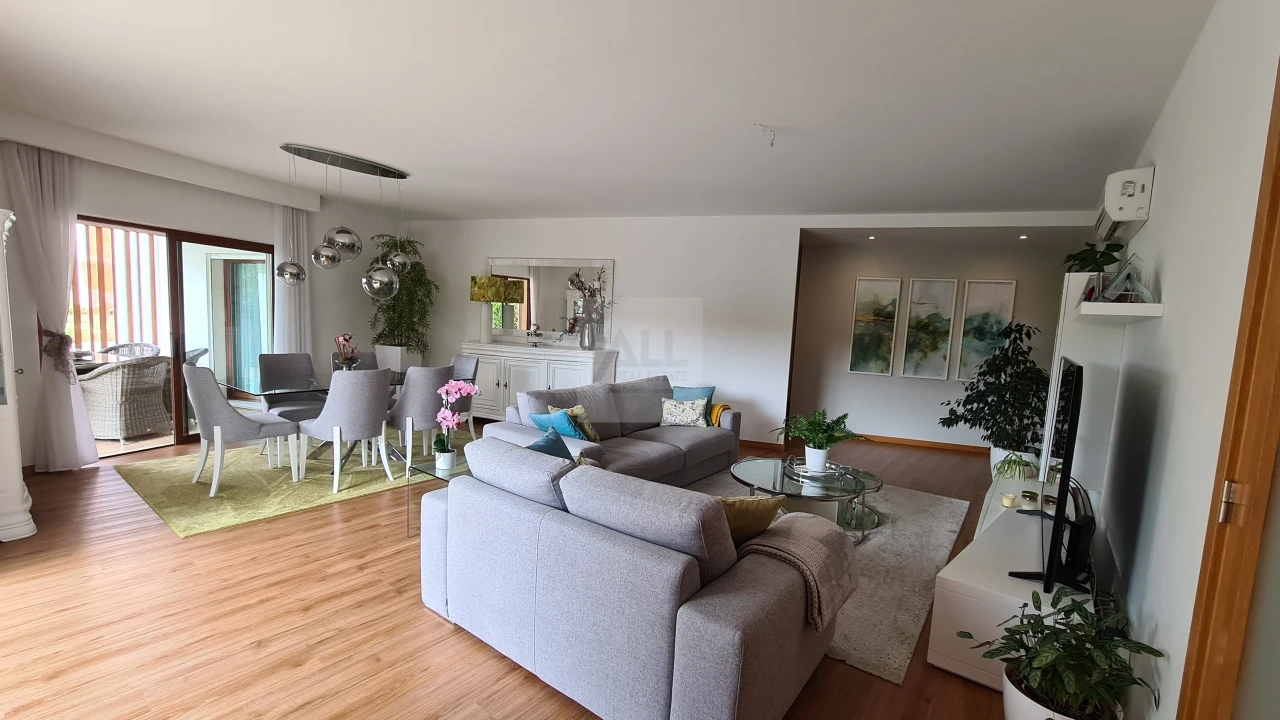 Apartamento T4 para Venda em Portimão Foto 8