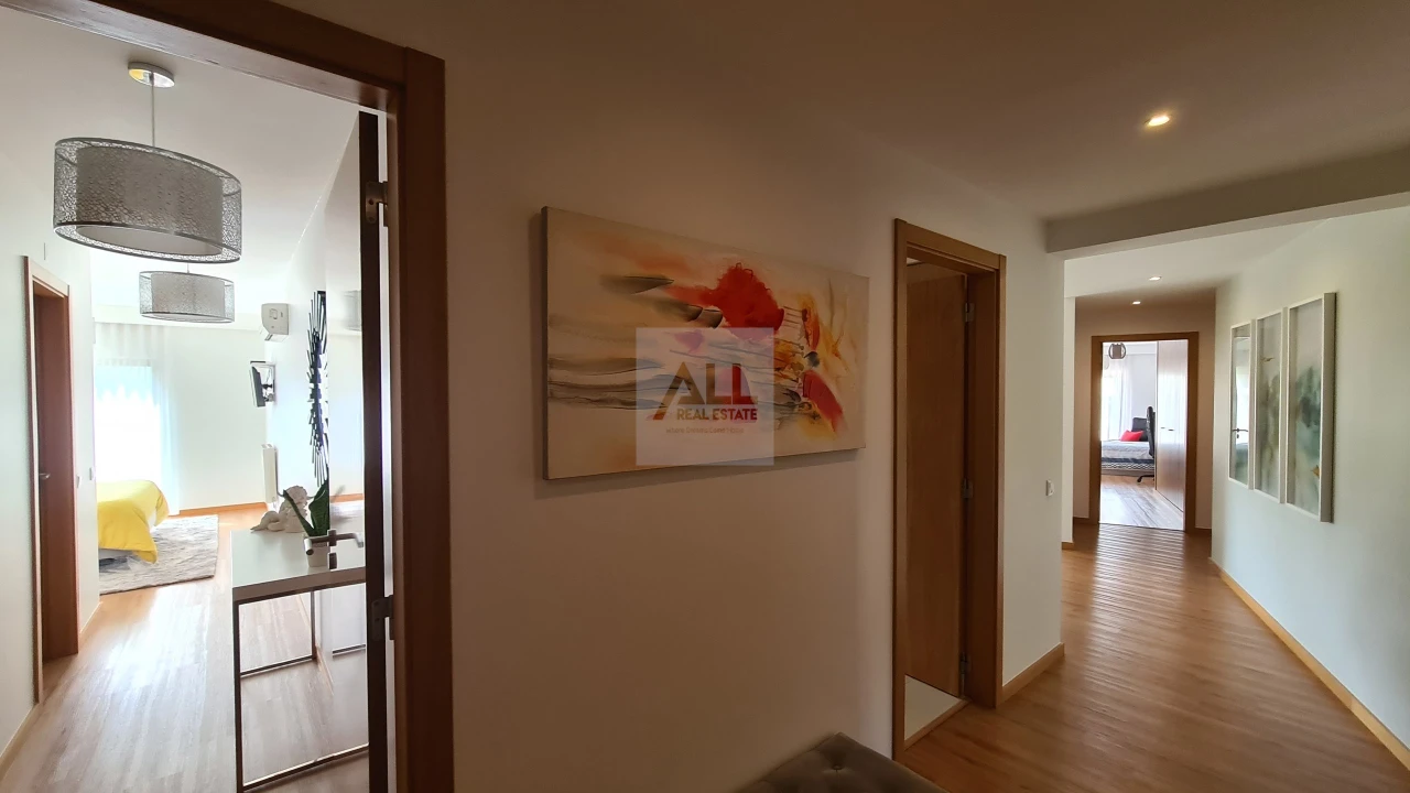 Apartamento T4 para Venda em Portimão Foto 21