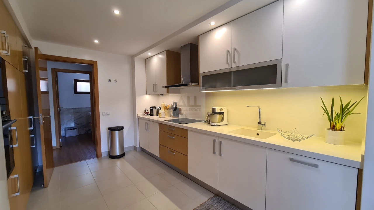 Apartamento T4 para Venda em Portimão Foto 17