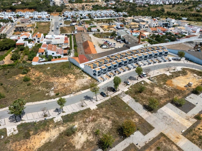 Moradia T3 para Venda em Quelfes Foto 20