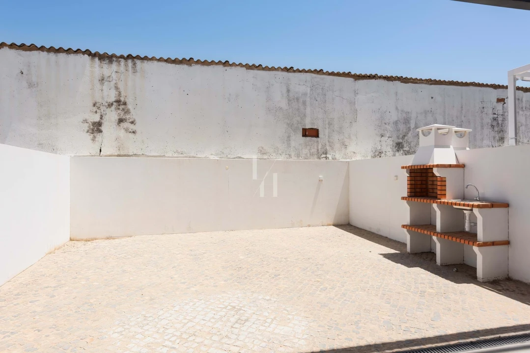 Moradia T3 para Venda em Quelfes Foto 9