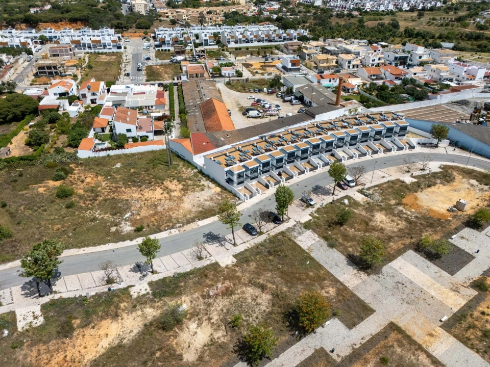 Moradia T3 para Venda em Quelfes Foto 20