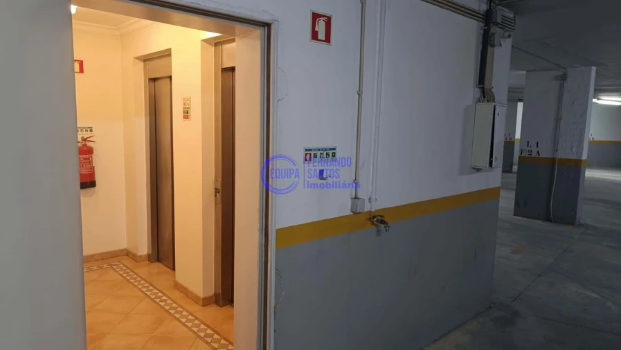 Garagem para Venda em Armação de Pera Foto 2