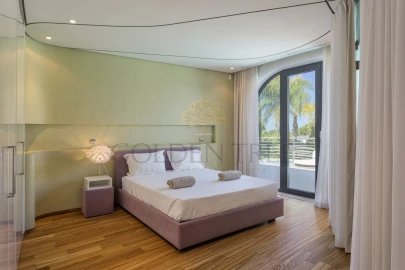 Moradia T5 para Venda em Almancil