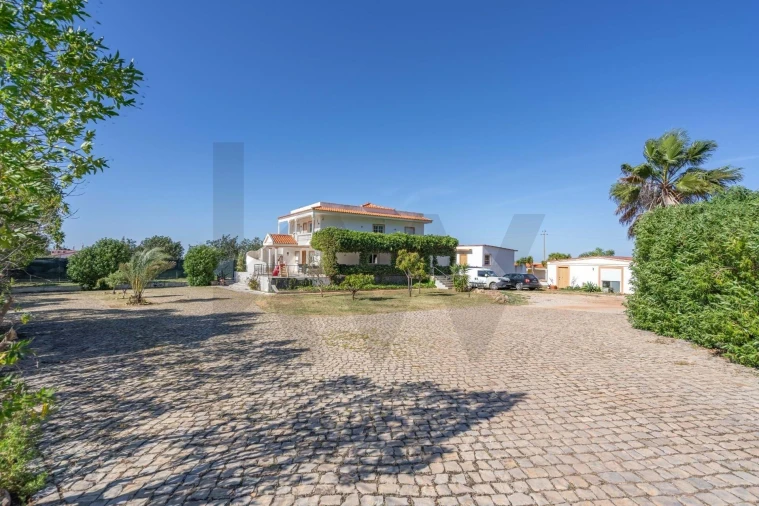 Moradia T6 para Venda em Faro (Sé e São Pedro) Foto 3