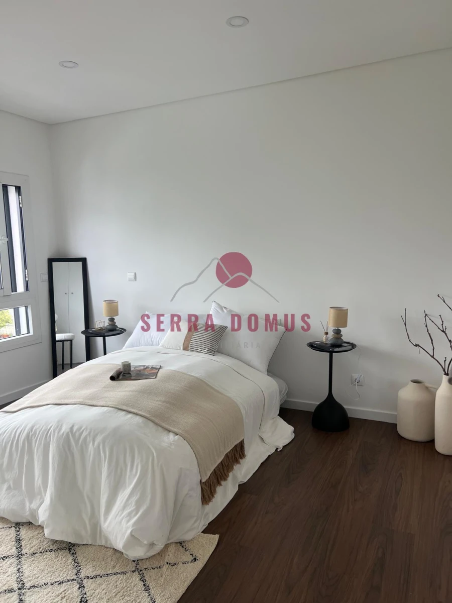 Moradia T4 para Venda em Laranjeiro e Feijó Foto 17