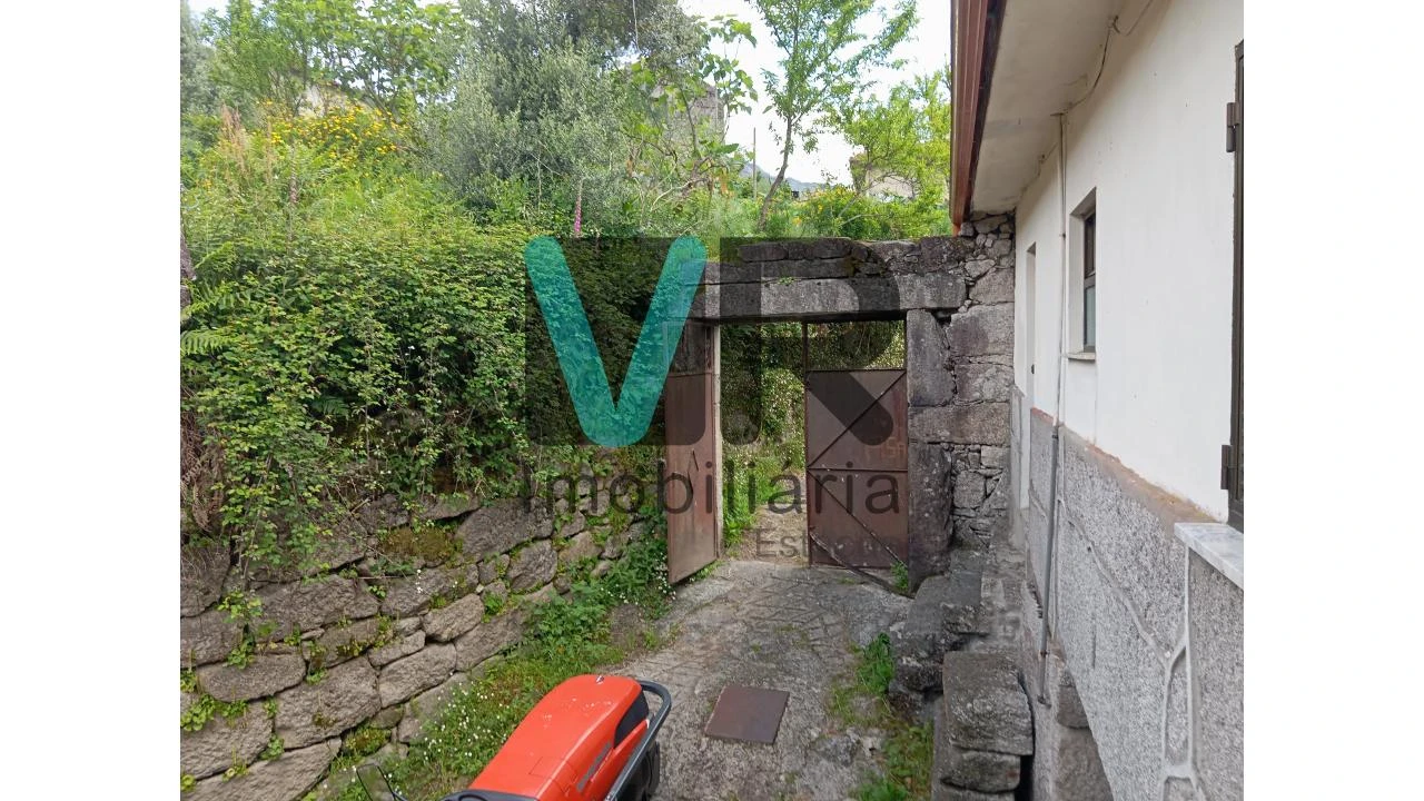 Moradia T2 para Venda em Cabril Foto 24