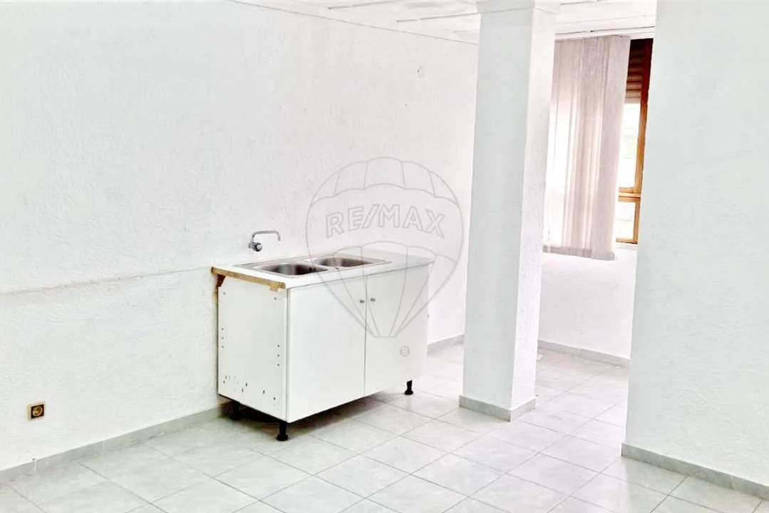 Escritório para Arrendamento em Venteira Foto 2