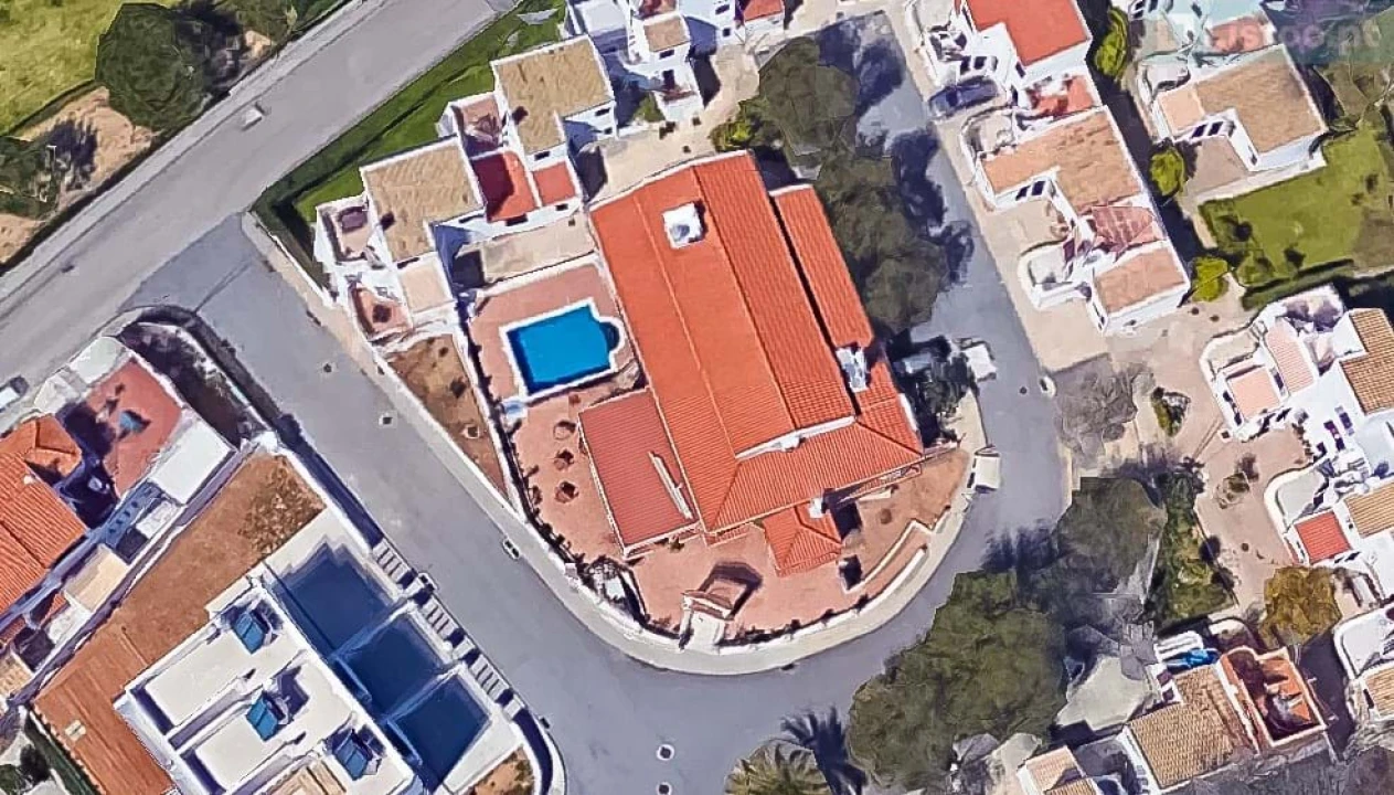 Negócio para Venda em Porches Foto 2